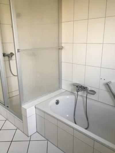 3-Zimmerwohnung in guter Lage von Bad Holzhausen…. - ...mit Dusche und Badewanne (3050)