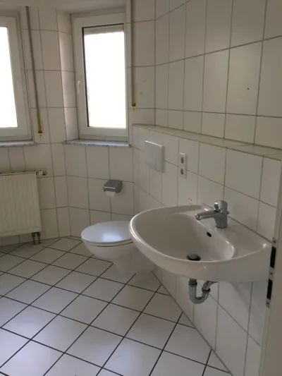 3-Zimmerwohnung in guter Lage von Bad Holzhausen…. - Badezimmer (3049)