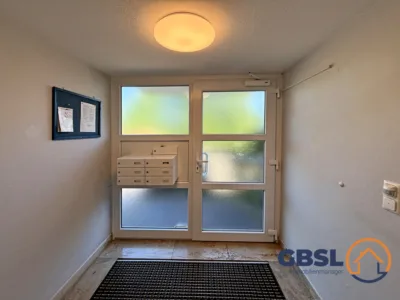 ETW mit Garage in ruhiger Sackgassenlage - Hauseingang (3247)