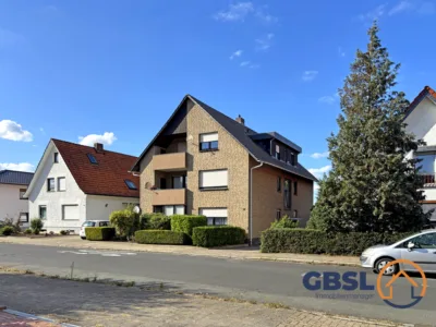 6 Wohnungen, 2 Garagen, 1 Carport, 1 überdachter Stellplatz und 2 weitere befestigte Stellplätze - Ansicht Süd (3273)