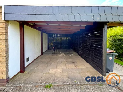 6 Wohnungen, 2 Garagen, 1 Carport, 1 überdachter Stellplatz und 2 weitere befestigte Stellplätze - Carport (3279)