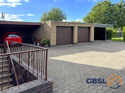 6 Wohnungen, 2 Garagen, 1 Carport, 1 überdachter Stellplatz und 2 weitere befestigte Stellplätze - PKW Stellplätze (3278)