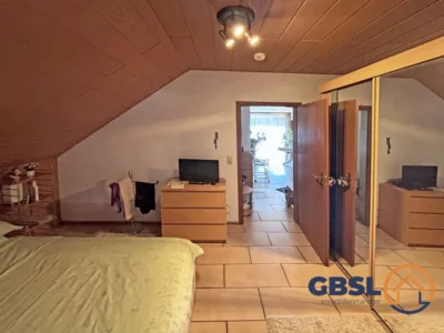 5-Familienhaus mit Garage in zentraler Lage - Schlafzimmer (3109)