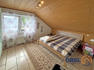 5-Familienhaus mit Garage in zentraler Lage - Schlafzimmer (3114)