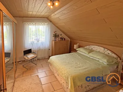 5-Familienhaus mit Garage in zentraler Lage - Schlafzimmer (3108)