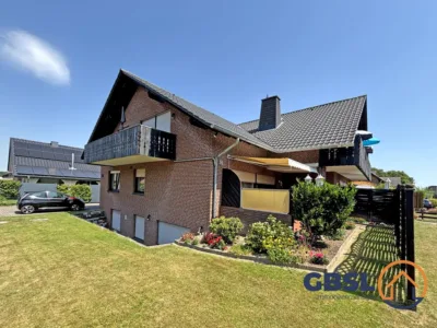 5-Familienhaus mit Garage in zentraler Lage - Außenansicht (3105)