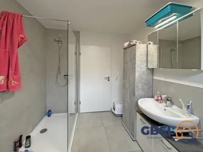 5-Familienhaus mit Garage in zentraler Lage - Badezimmer (3118)